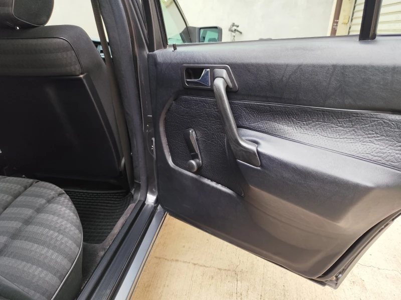 Mercedes-Benz 190, снимка 12 - Автомобили и джипове - 51914562