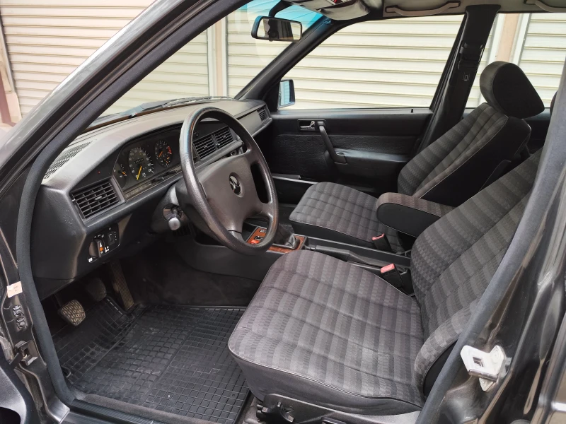Mercedes-Benz 190, снимка 8 - Автомобили и джипове - 51914562