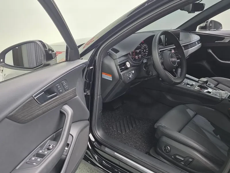 Audi A4 40 Tfsi Premium, снимка 13 - Автомобили и джипове - 55703319