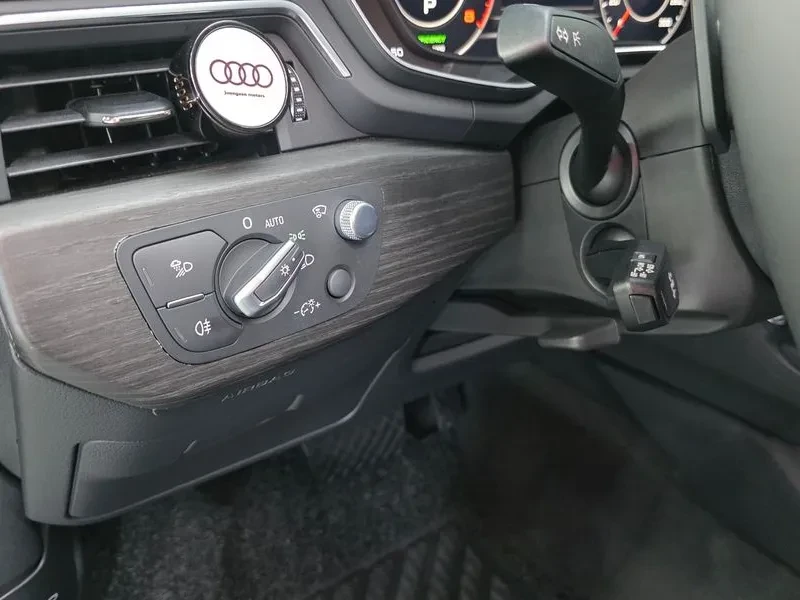 Audi A4 40 Tfsi Premium, снимка 15 - Автомобили и джипове - 55703319