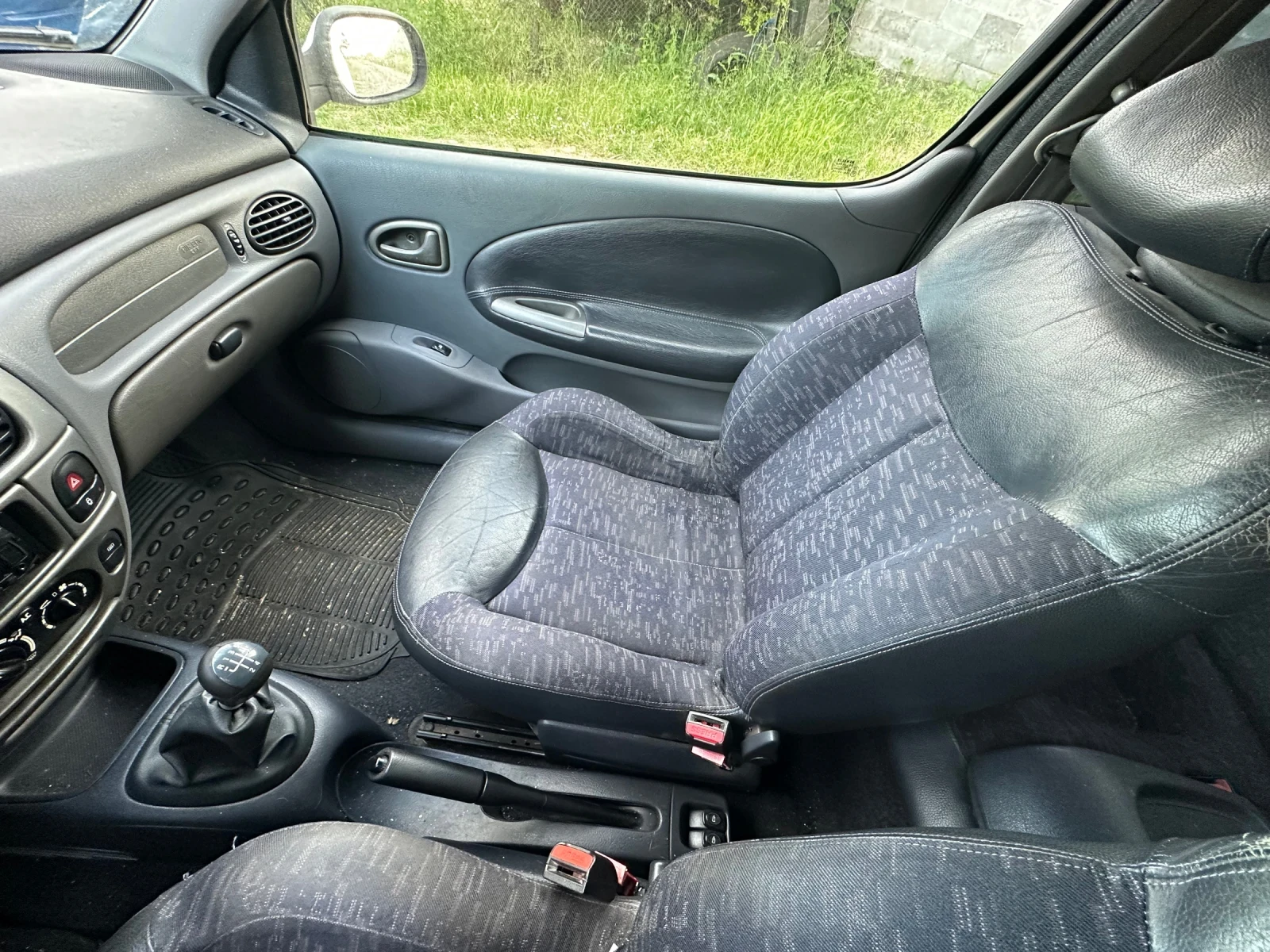 Renault Megane Coach - изображение 7