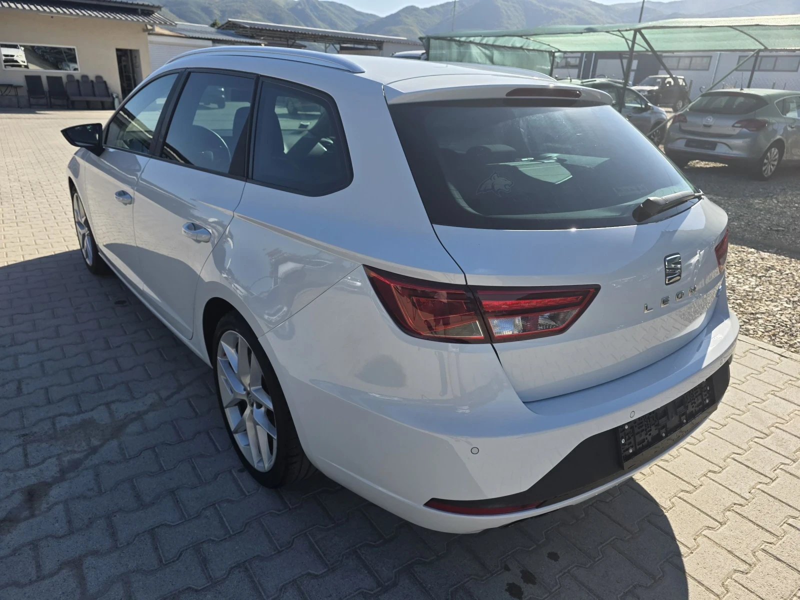 Seat Leon 2.0TDi FR DSG NAVi Distronik Podgrev - изображение 5