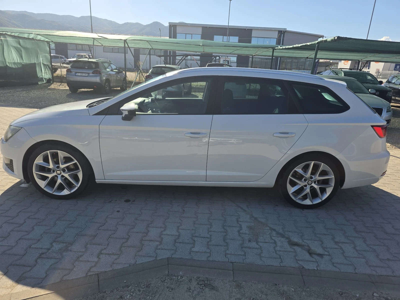 Seat Leon 2.0TDi FR DSG NAVi Distronik Podgrev - изображение 4