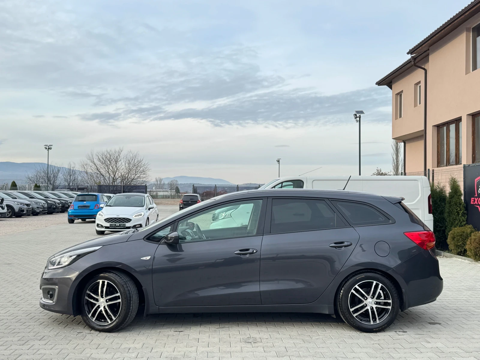 Kia Ceed 1.6CRDI EURO-6 AVTOMAT CAMERA NAVI FULL - изображение 2