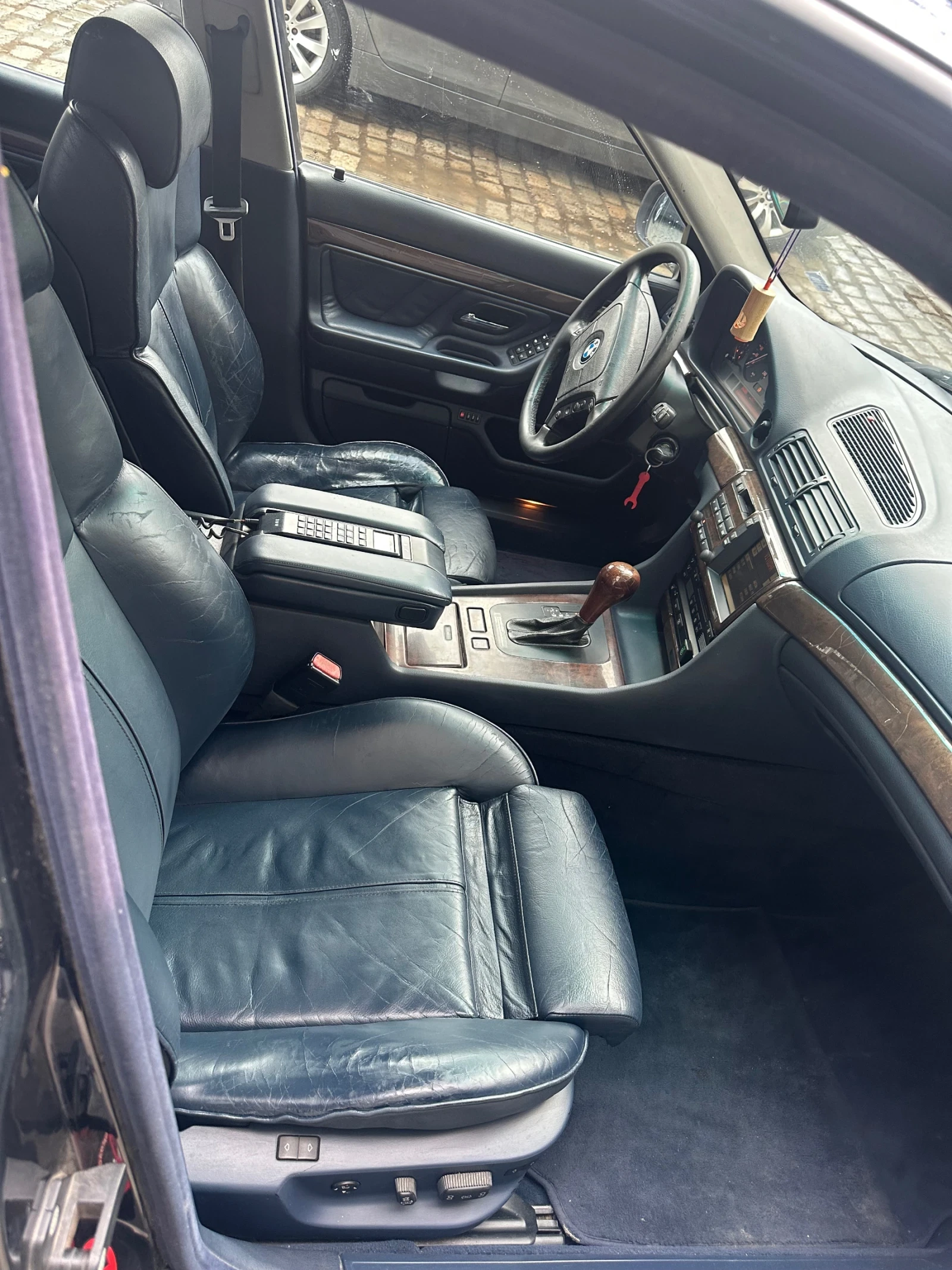 BMW 740 I Individual, снимка 13 - Автомобили и джипове - 54042830