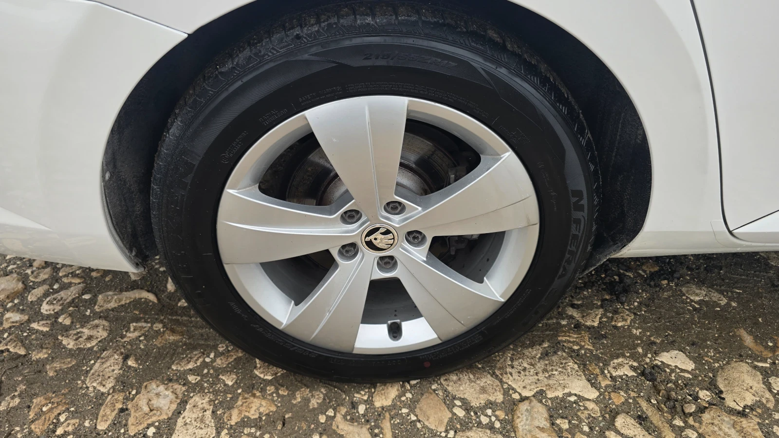 Skoda Superb 2.0TDI* LED Cristal* DSG6* КОЖА* KEYLESS* MEMO , снимка 17 - Автомобили и джипове - 54070244