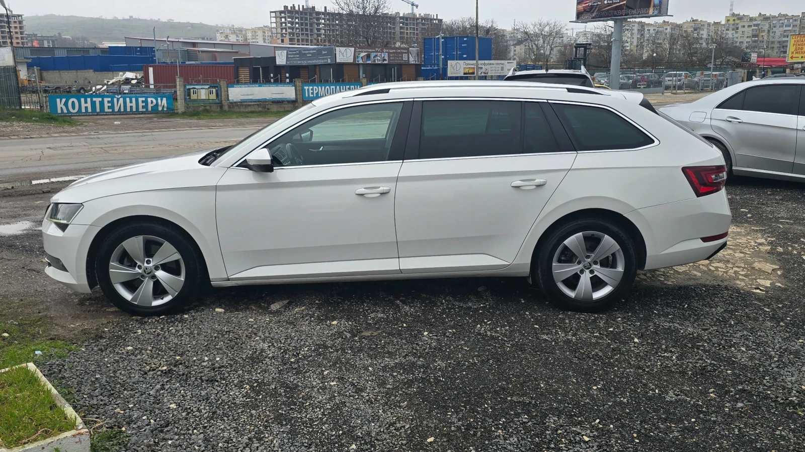 Skoda Superb 2.0TDI* LED DYNAMIC* DSG* КОЖА* KEYLESS , снимка 4 - Автомобили и джипове - 54070244