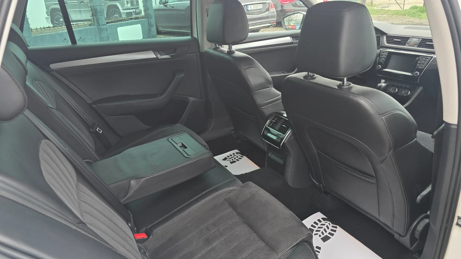 Skoda Superb 2.0TDI* LED DYNAMIC* DSG* КОЖА* KEYLESS , снимка 16 - Автомобили и джипове - 54070244