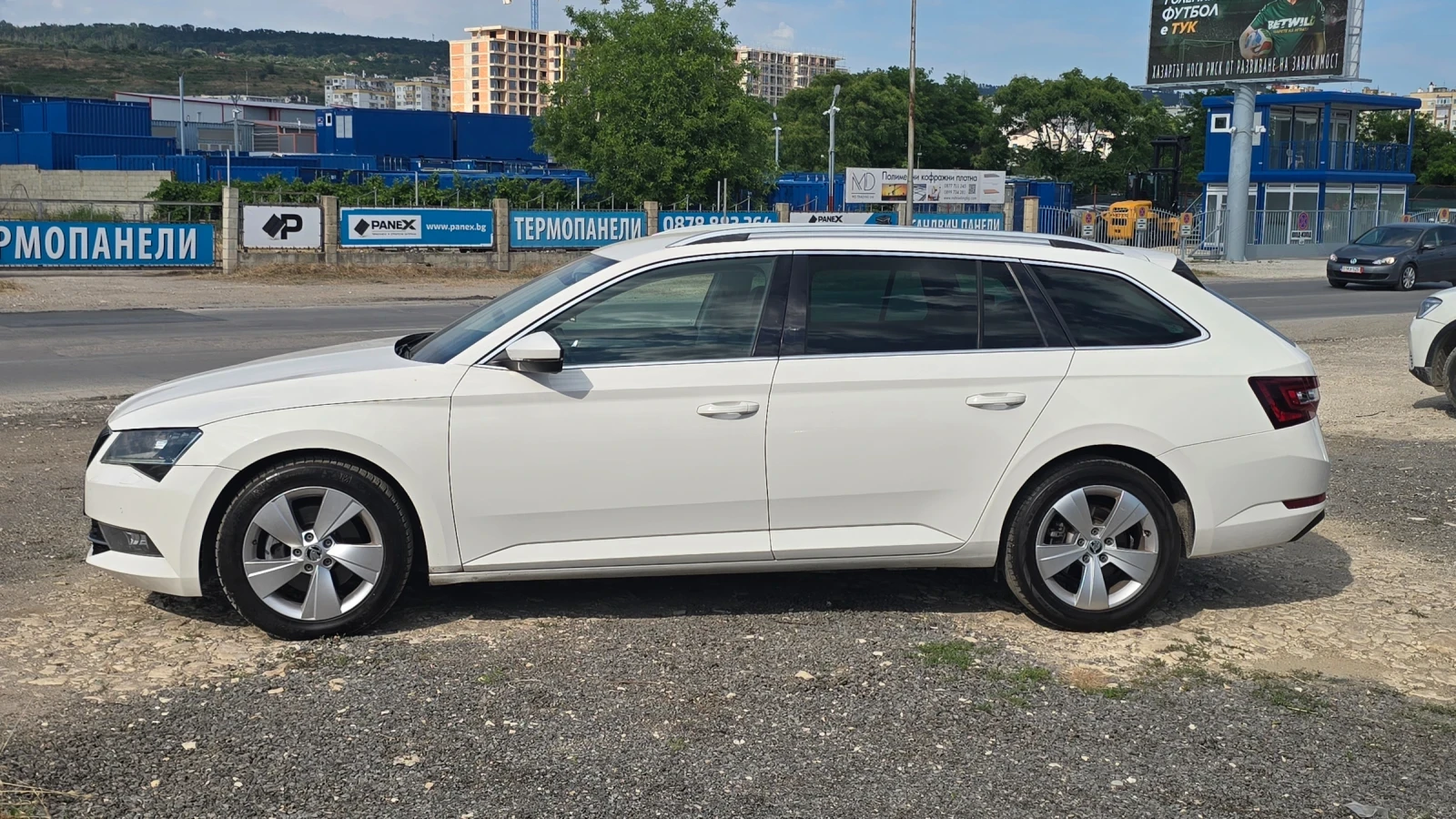 Skoda Superb 2.0TDI* LED Cristal* DSG6* КОЖА* KEYLESS* MEMO , снимка 4 - Автомобили и джипове - 54070244