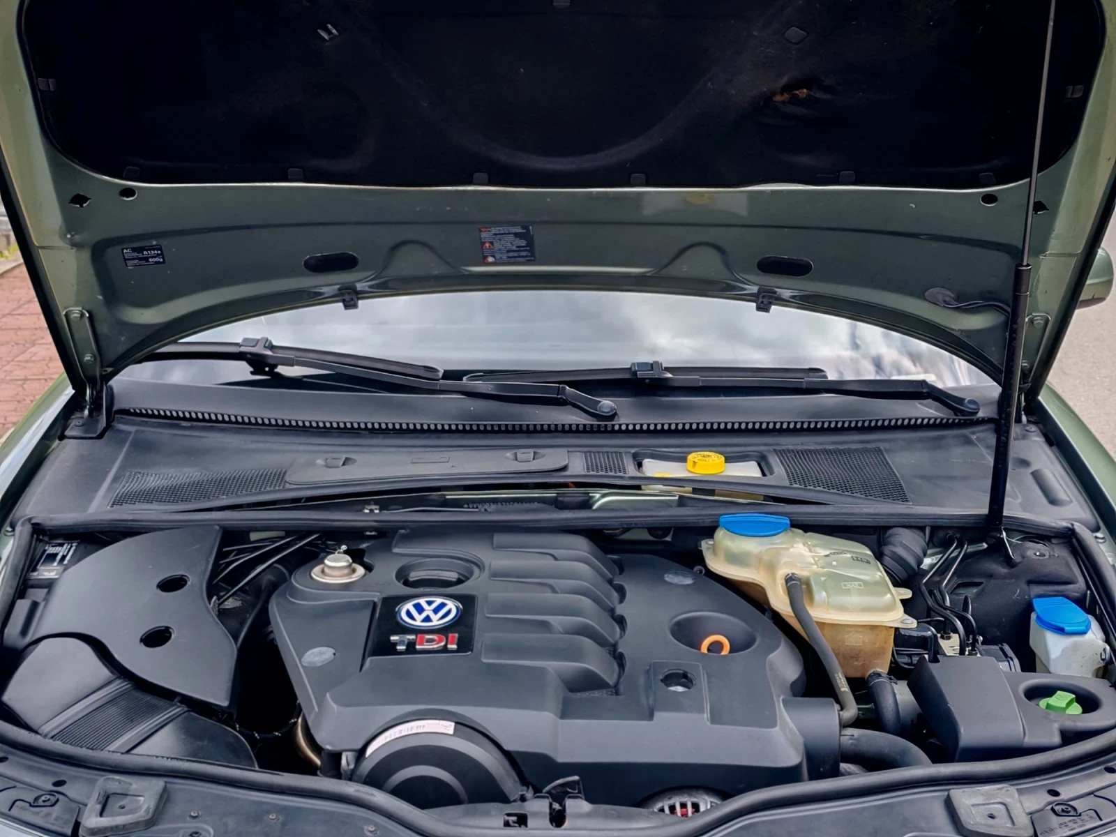 VW Passat 1.9TDI(131)* HIGHLINE* НОВ ВНОС* , снимка 14 - Автомобили и джипове - 54149681