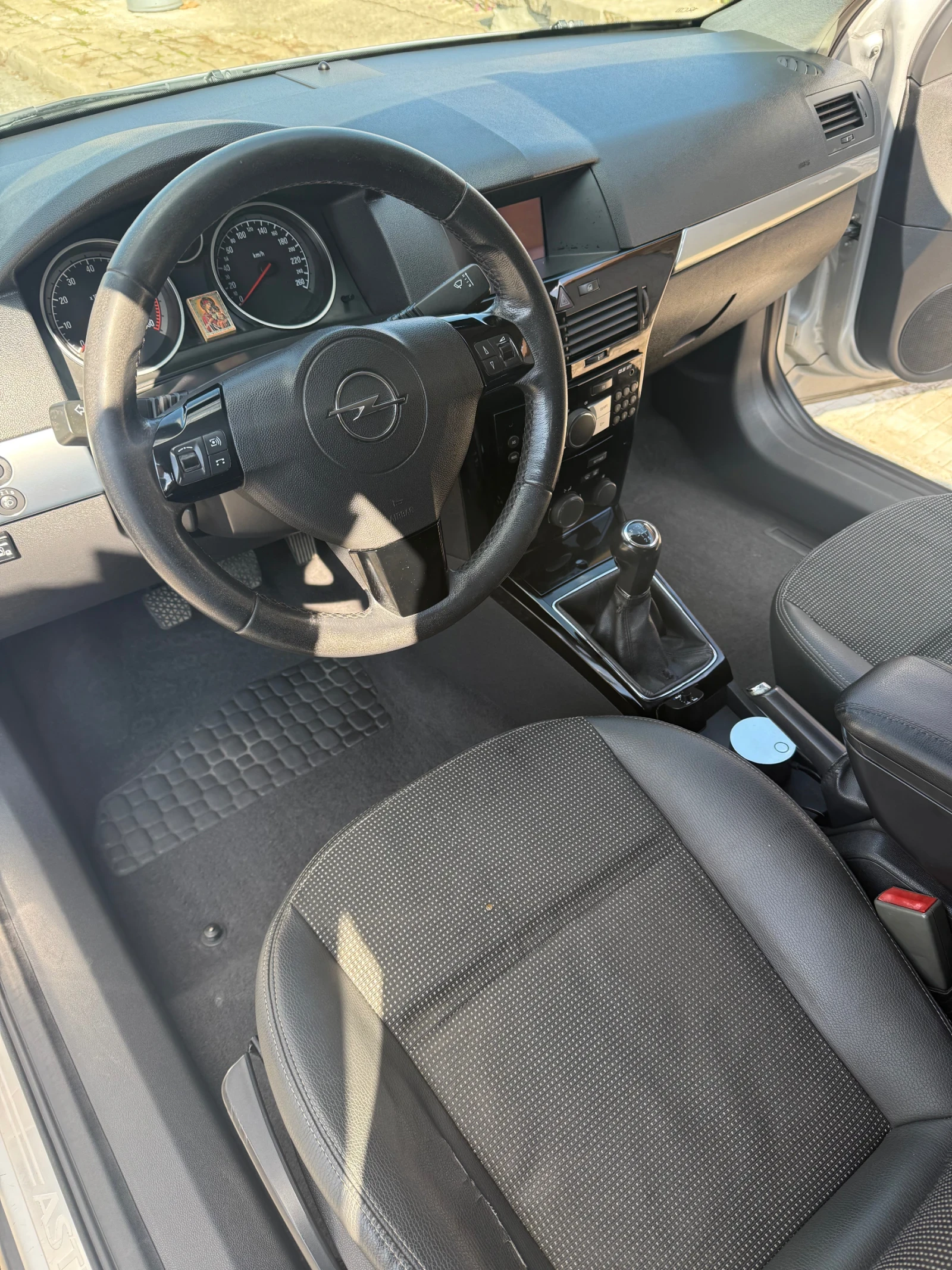 Opel Astra, снимка 12 - Автомобили и джипове - 54229462