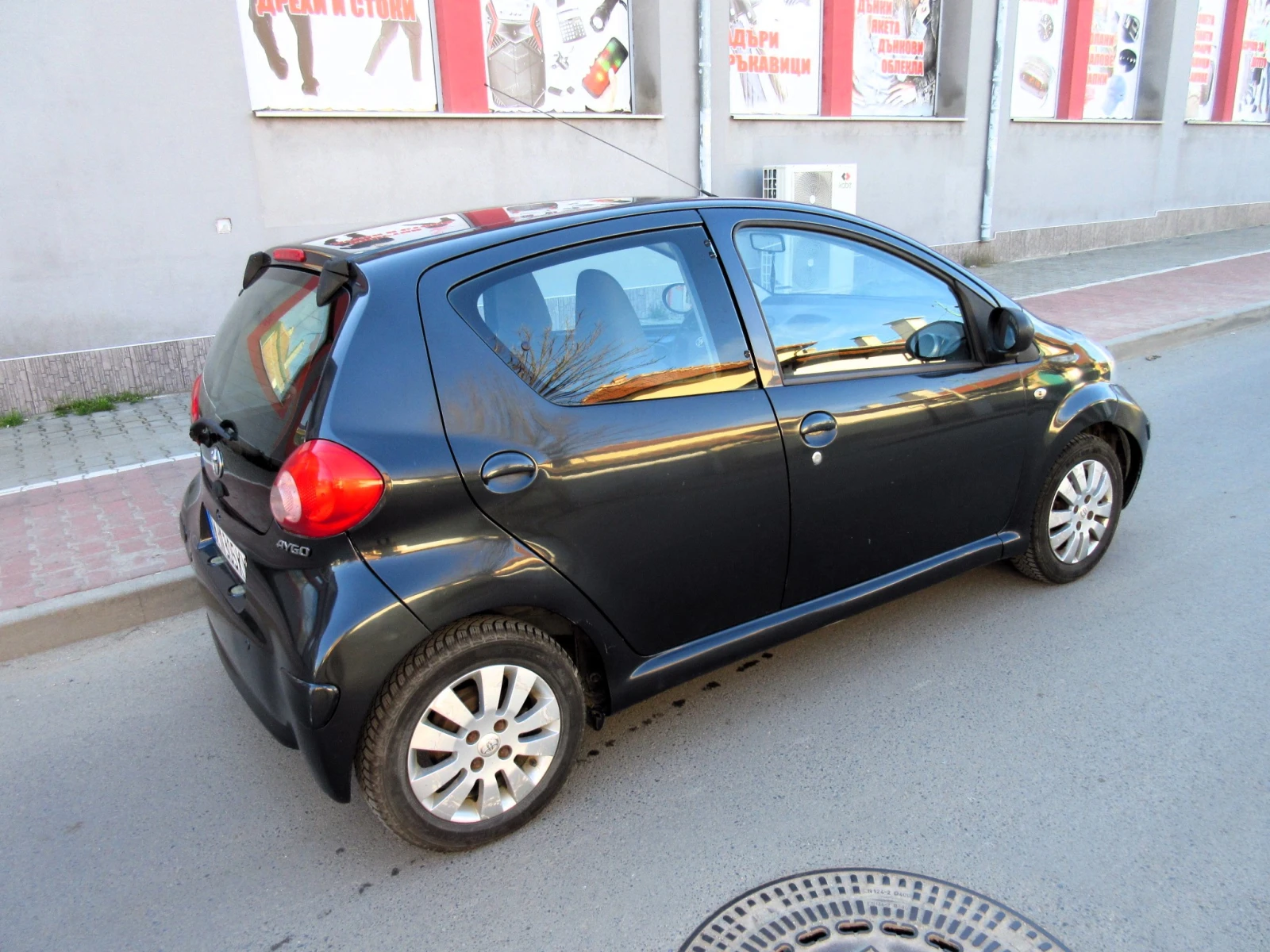 Toyota Aygo 1.0i, снимка 4 - Автомобили и джипове - 54321250