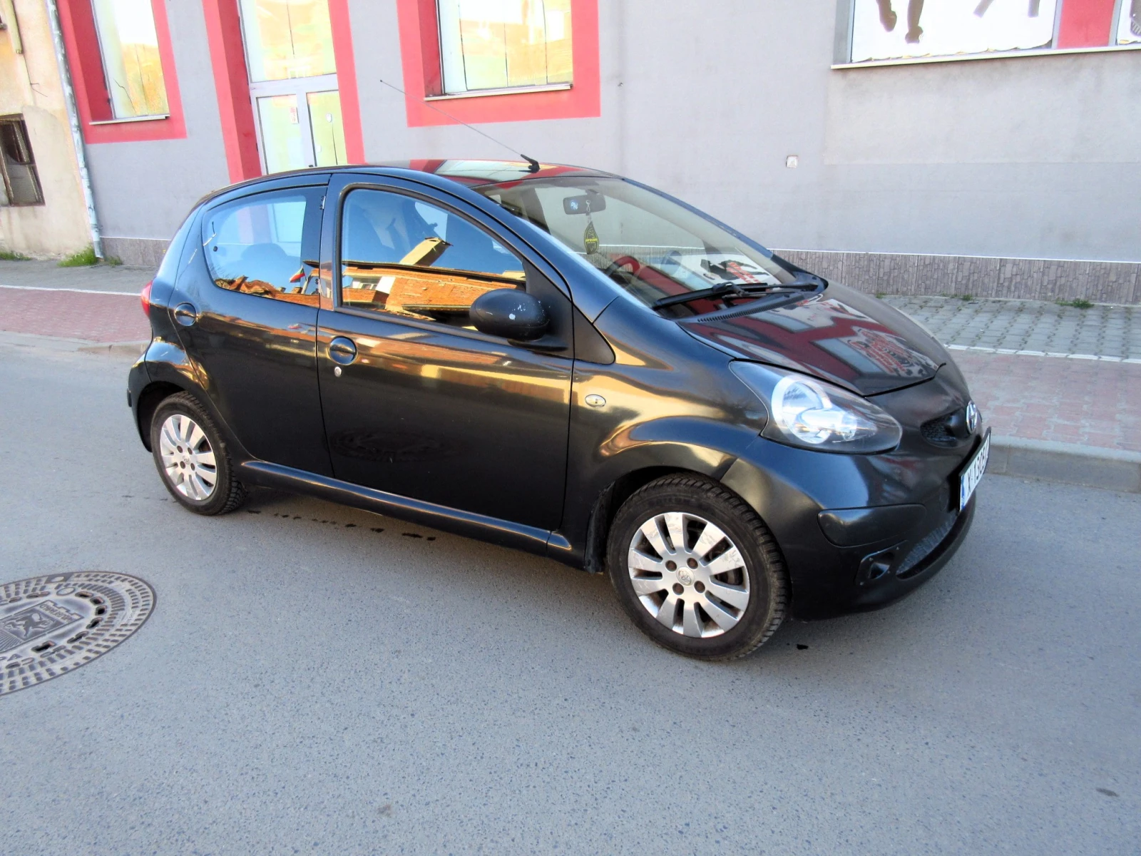 Toyota Aygo 1.0i, снимка 3 - Автомобили и джипове - 54321250