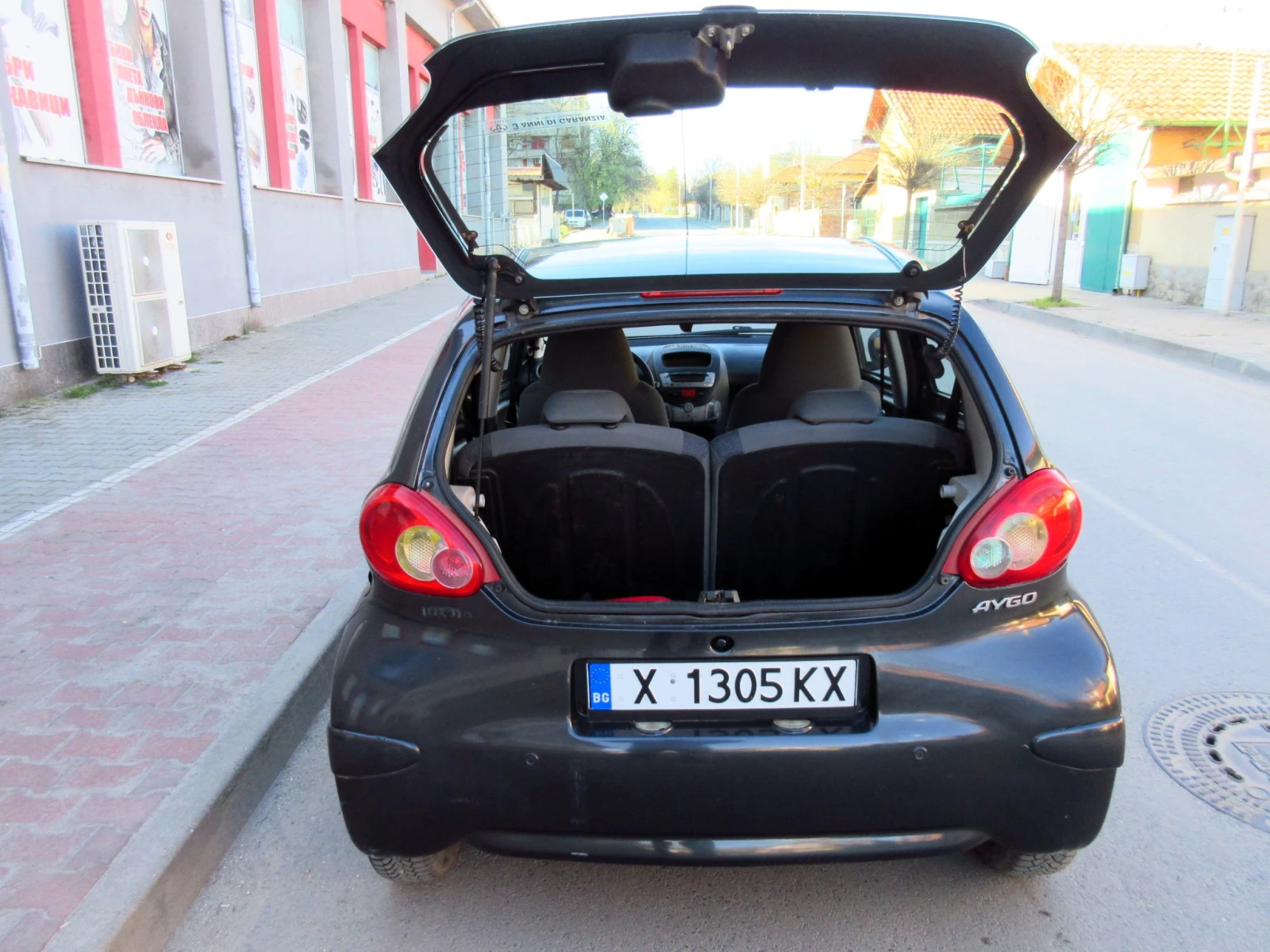 Toyota Aygo 1.0i, снимка 6 - Автомобили и джипове - 54321250