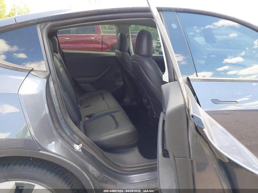 Tesla Model Y Standard Range Rear-Wheel Drive, снимка 8 - Автомобили и джипове - 54435734