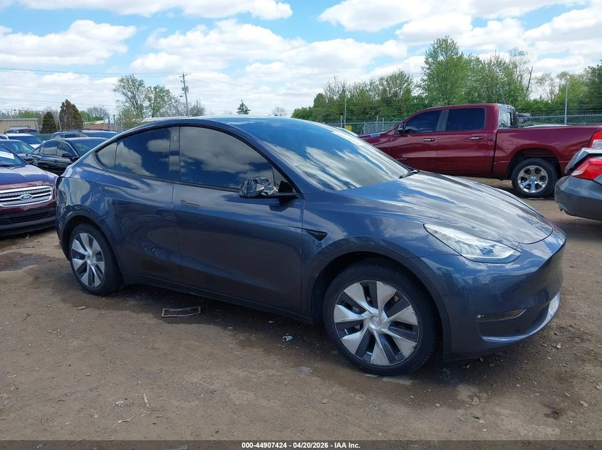 Tesla Model Y Standard Range Rear-Wheel Drive, снимка 13 - Автомобили и джипове - 54435734