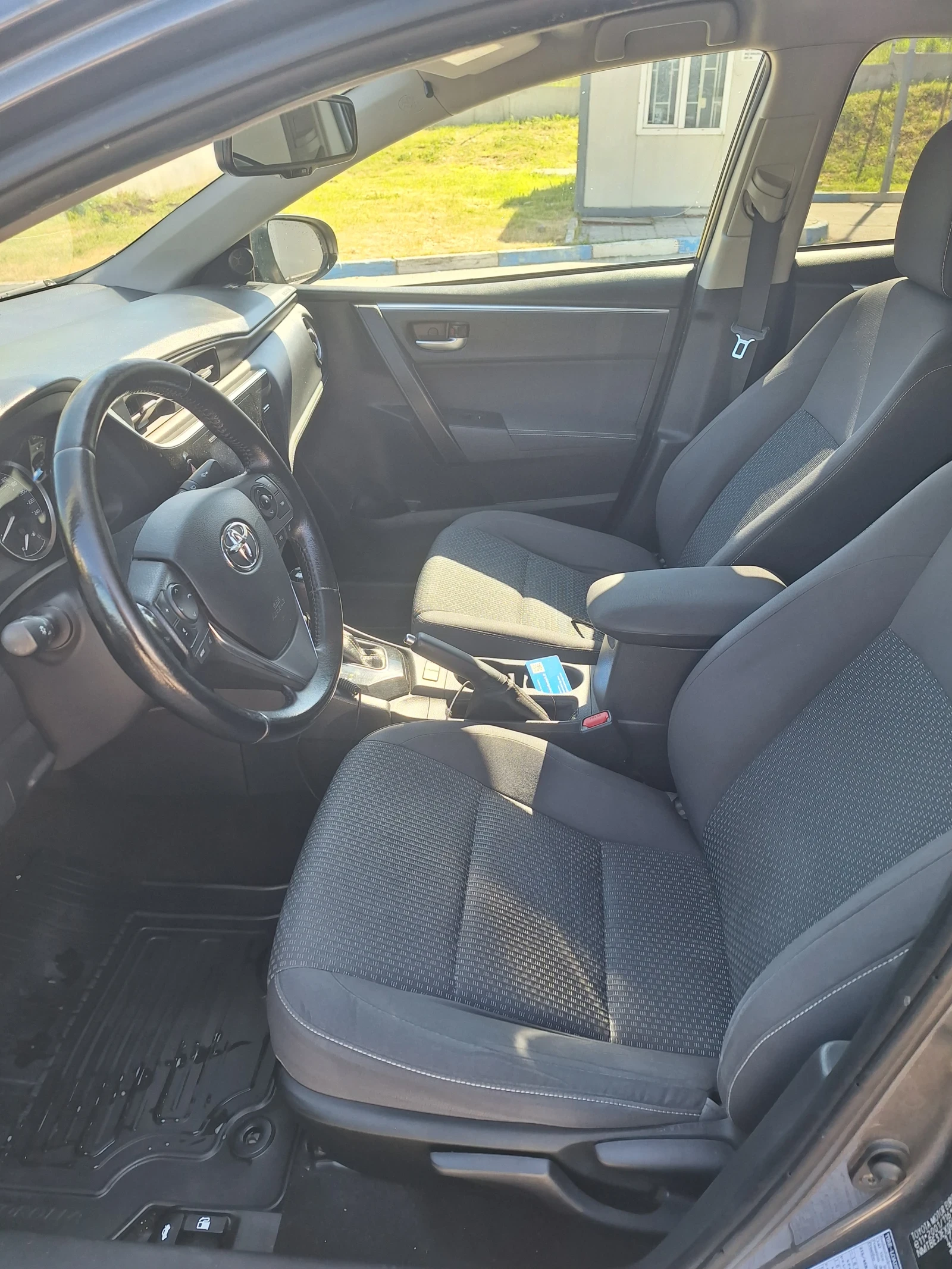 Toyota Corolla Executive Plus, снимка 9 - Автомобили и джипове - 54448141