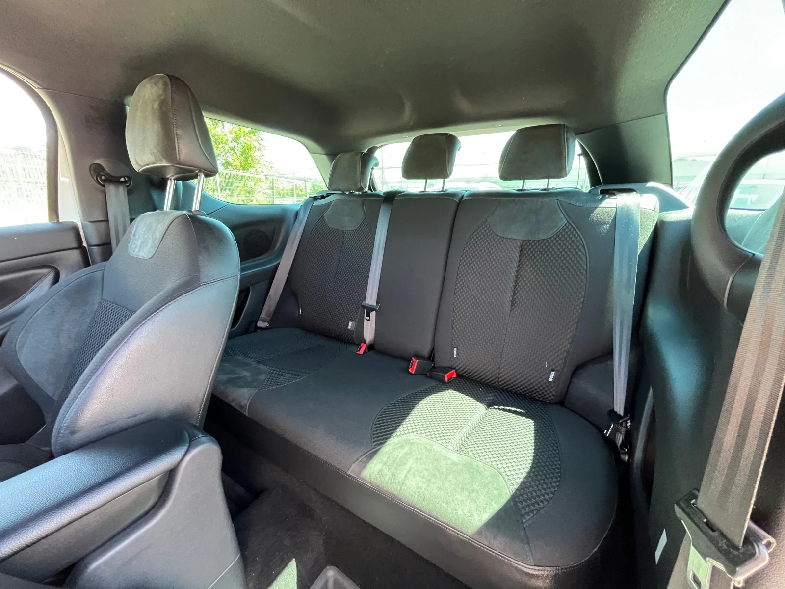 Citroen DS3 1.6 HDI Exclusive, снимка 12 - Автомобили и джипове - 54712044
