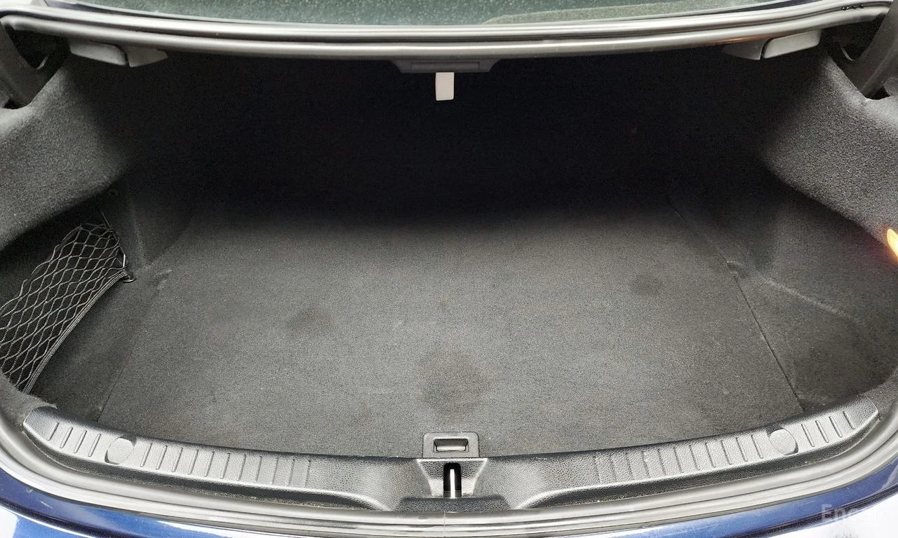 Mercedes-Benz C 200 AMG* LINE* BURMESTER* ХЕДЪП* ПОДГРЕВ* КАМЕРА* , снимка 16 - Автомобили и джипове - 54743630