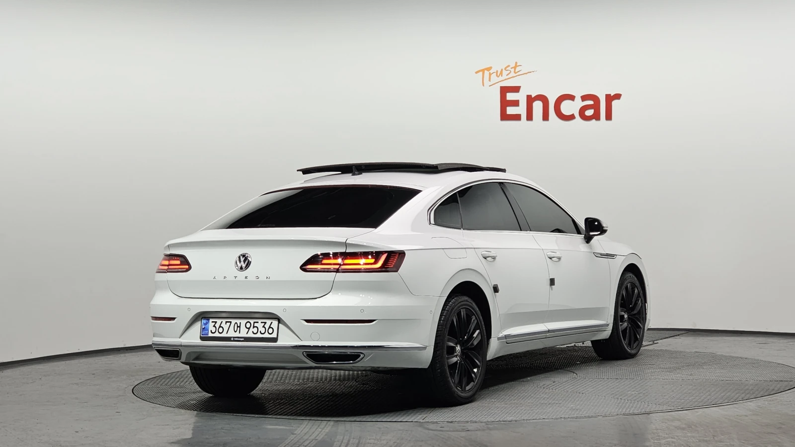 VW Arteon 2.0 TDI* ЕЛ. БАГАЖНИК* МАСАЖ* HUD* 360* ЛЮК* КРАЙН, снимка 2 - Автомобили и джипове - 55496245