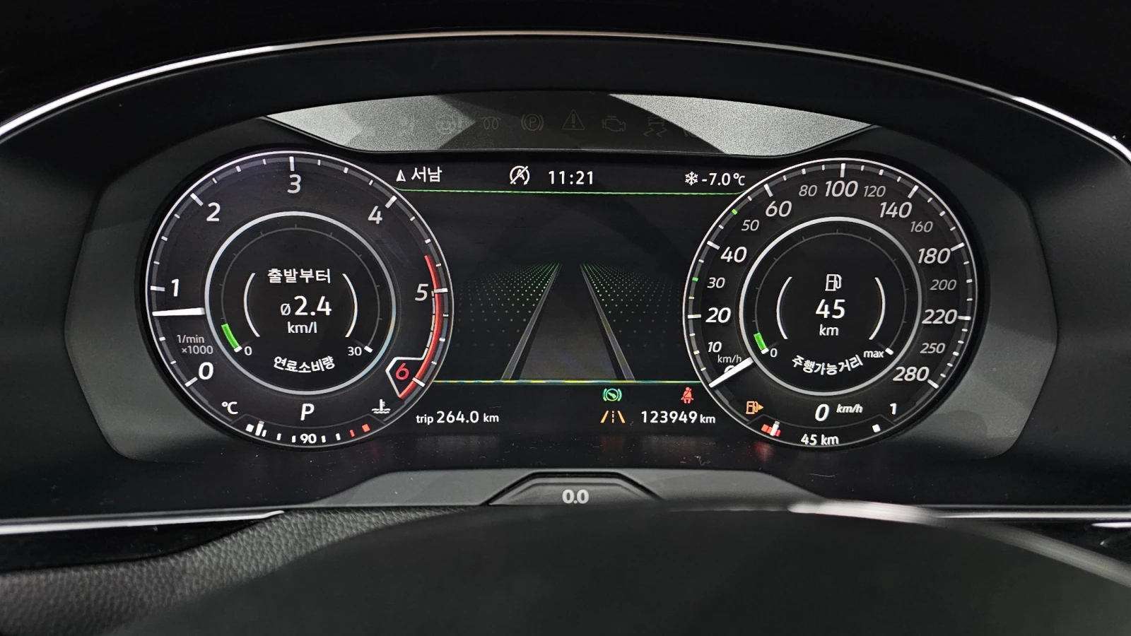 VW Arteon 2.0 TDI* ЕЛ. БАГАЖНИК* МАСАЖ* HUD* 360* ЛЮК* КРАЙН, снимка 8 - Автомобили и джипове - 55496245