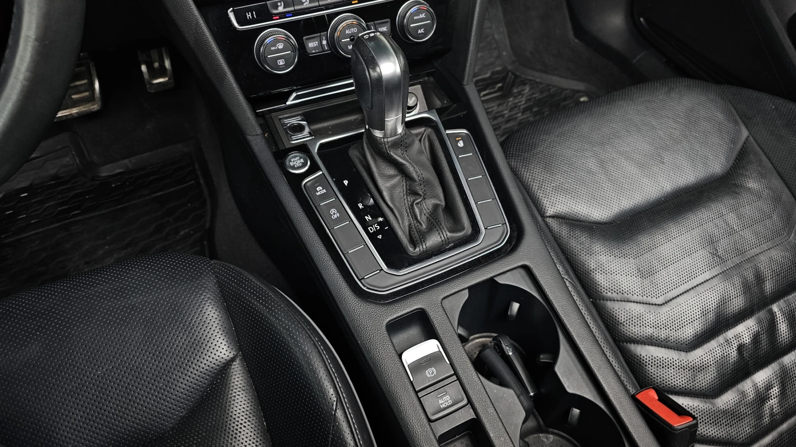 VW Arteon 2.0 TDI* ЕЛ. БАГАЖНИК* МАСАЖ* HUD* 360* ЛЮК* КРАЙН, снимка 9 - Автомобили и джипове - 55496245
