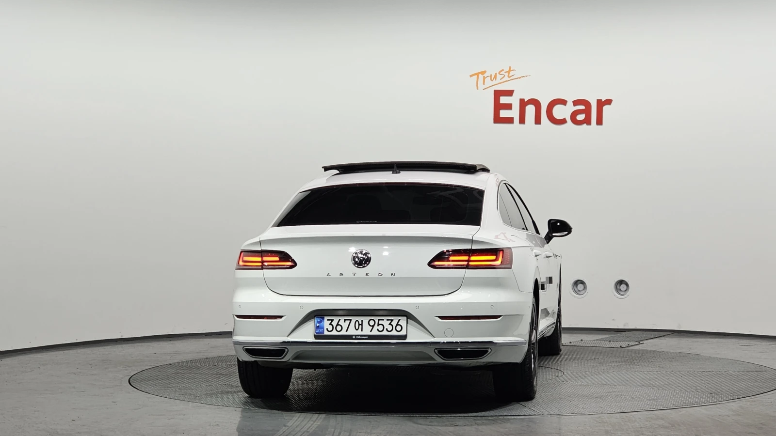 VW Arteon 2.0 TDI* ЕЛ. БАГАЖНИК* МАСАЖ* HUD* 360* ЛЮК* КРАЙН, снимка 4 - Автомобили и джипове - 55496245