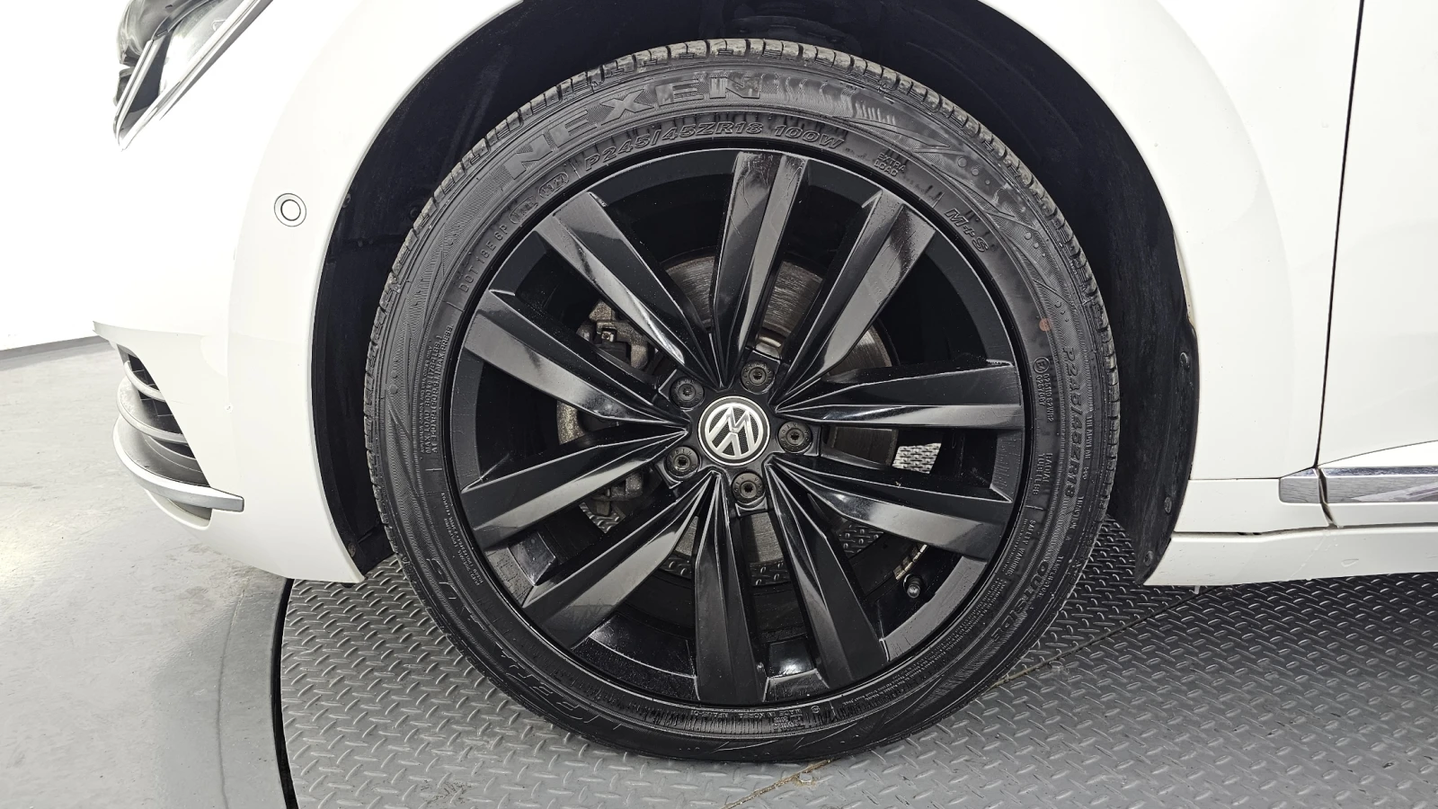 VW Arteon 2.0 TDI* ЕЛ. БАГАЖНИК* МАСАЖ* HUD* 360* ЛЮК* КРАЙН, снимка 5 - Автомобили и джипове - 55496245