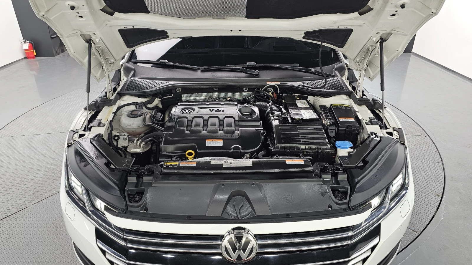 VW Arteon 2.0 TDI* ЕЛ. БАГАЖНИК* МАСАЖ* HUD* 360* ЛЮК* КРАЙН, снимка 6 - Автомобили и джипове - 55496245