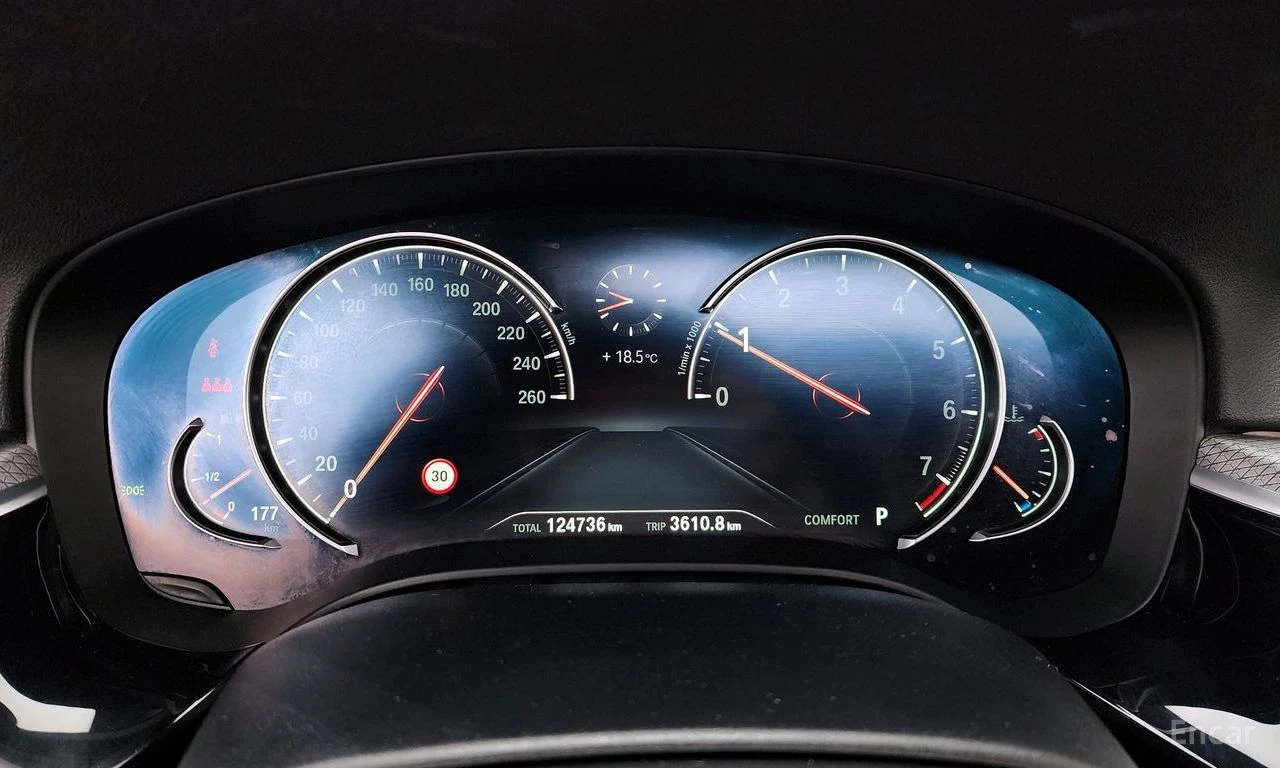 BMW 530 M* SPORT* ДИСТРОНИК* 360КАМЕРА* LANE* ASSIST* , снимка 13 - Автомобили и джипове - 55721801