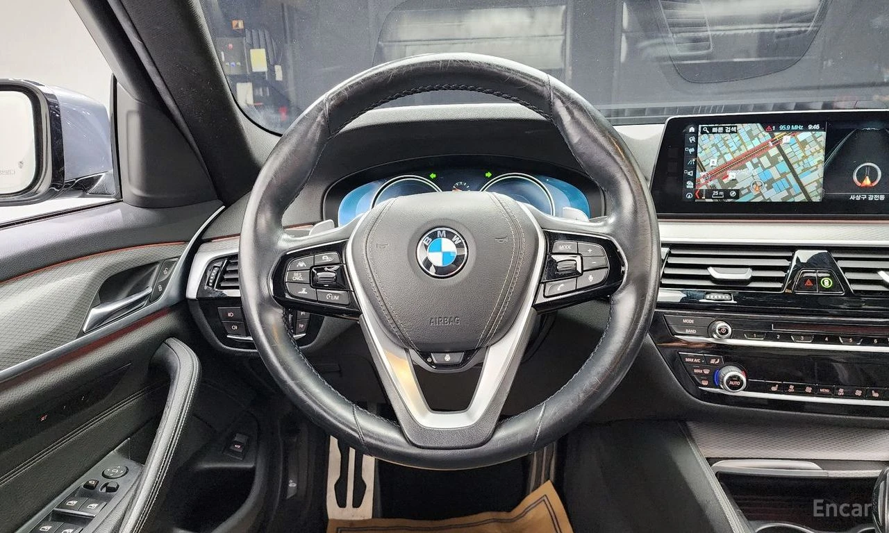 BMW 530 M* SPORT* ДИСТРОНИК* 360КАМЕРА* LANE* ASSIST* , снимка 8 - Автомобили и джипове - 55721801