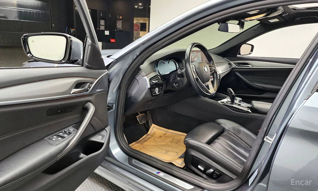 BMW 530 M* SPORT* ДИСТРОНИК* 360КАМЕРА* LANE* ASSIST* , снимка 6 - Автомобили и джипове - 55721801