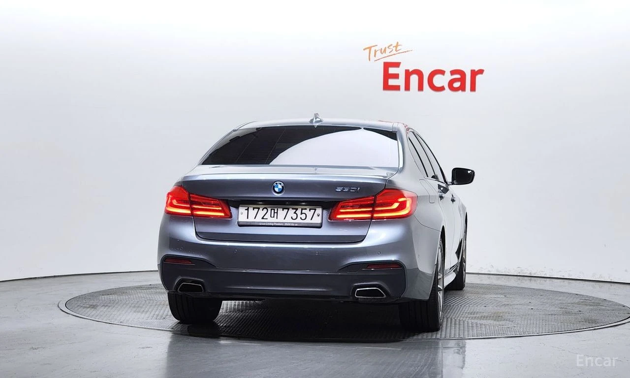 BMW 530 M* SPORT* ДИСТРОНИК* 360КАМЕРА* LANE* ASSIST* , снимка 4 - Автомобили и джипове - 55721801