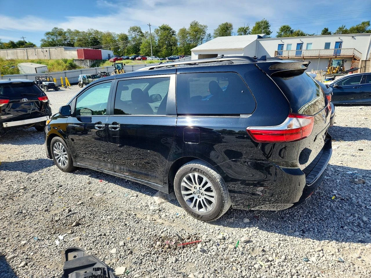 Toyota Sienna 3.5l Xle 8-Passenger, снимка 2 - Автомобили и джипове - 56151949