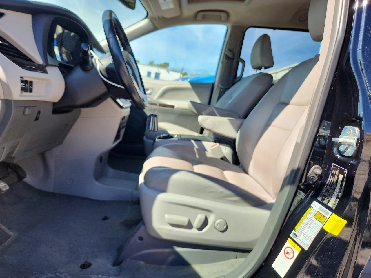Toyota Sienna 3.5l Xle 8-Passenger, снимка 7 - Автомобили и джипове - 56151949
