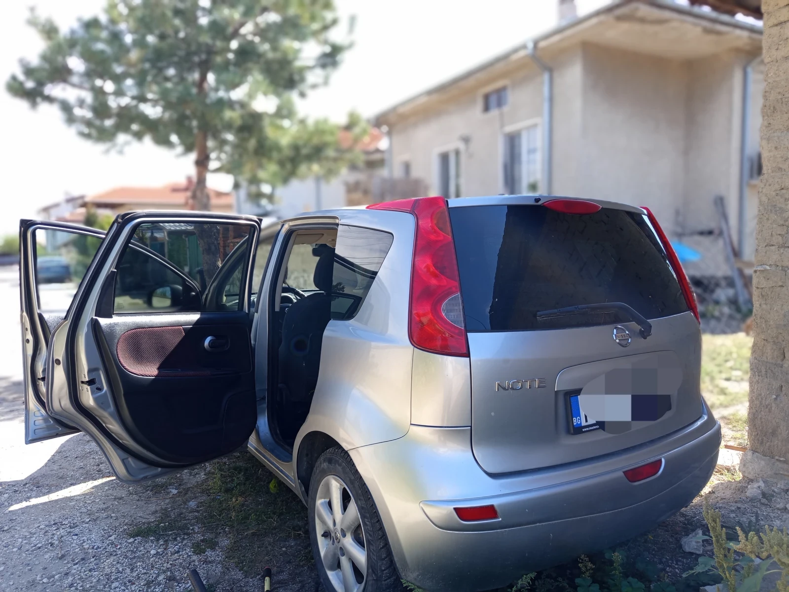 Nissan Note 1.6, снимка 3 - Автомобили и джипове - 56254362