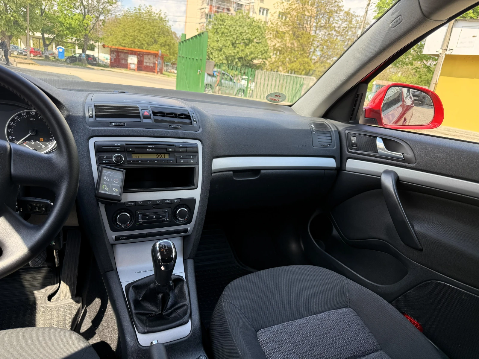 Skoda Octavia 1.6 TDI 105 �.�. | Mobile.bg � ����������� 11
