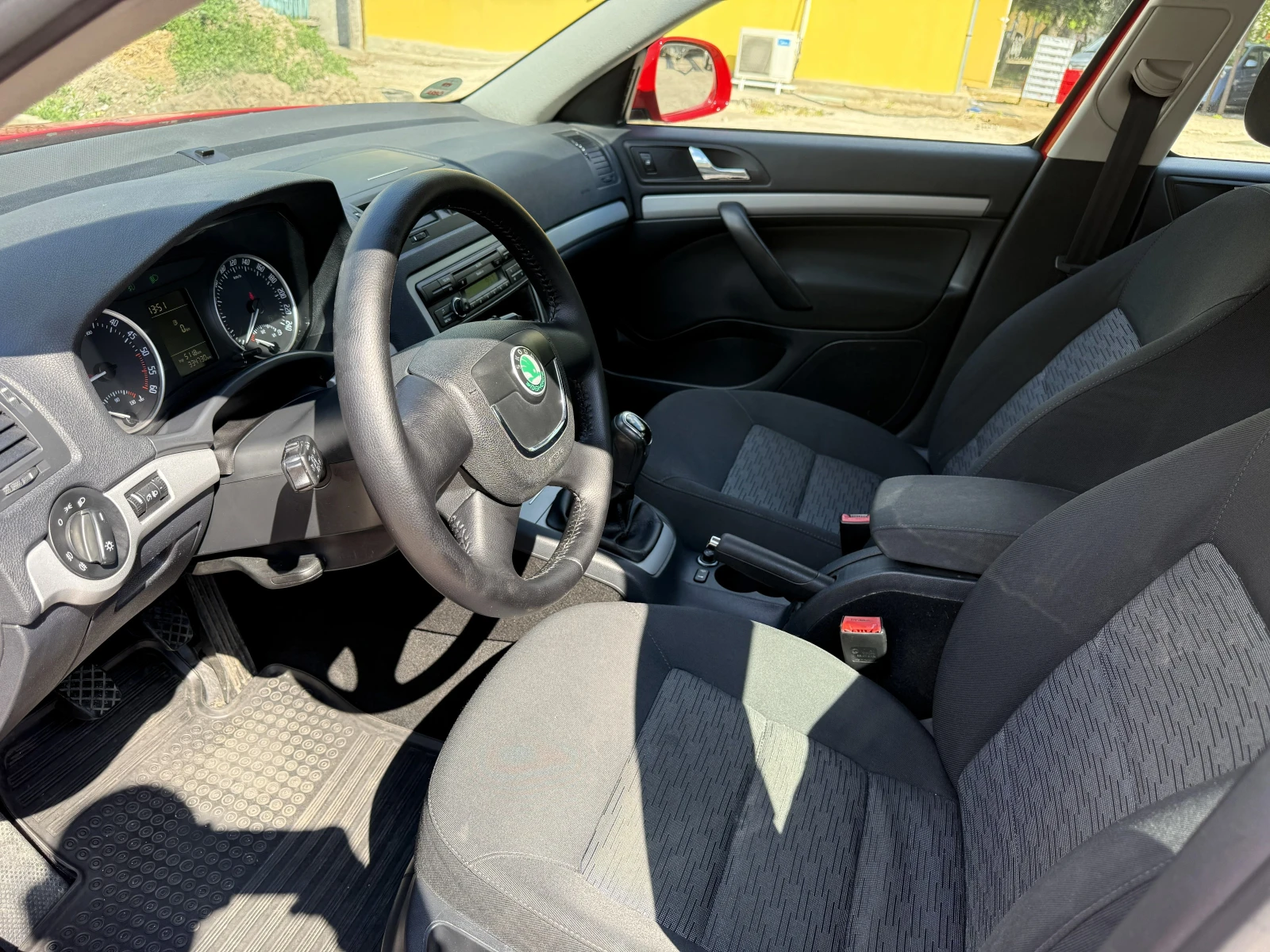 Skoda Octavia 1.6 TDI 105 �.�. | Mobile.bg � ����������� 9