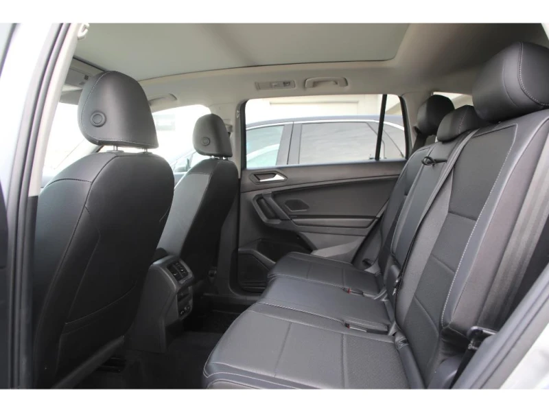 VW Tiguan * Comfortline * * PAANO * * АвтоКредит* ЦЕНА ДО БГ, снимка 13 - Автомобили и джипове - 49588199