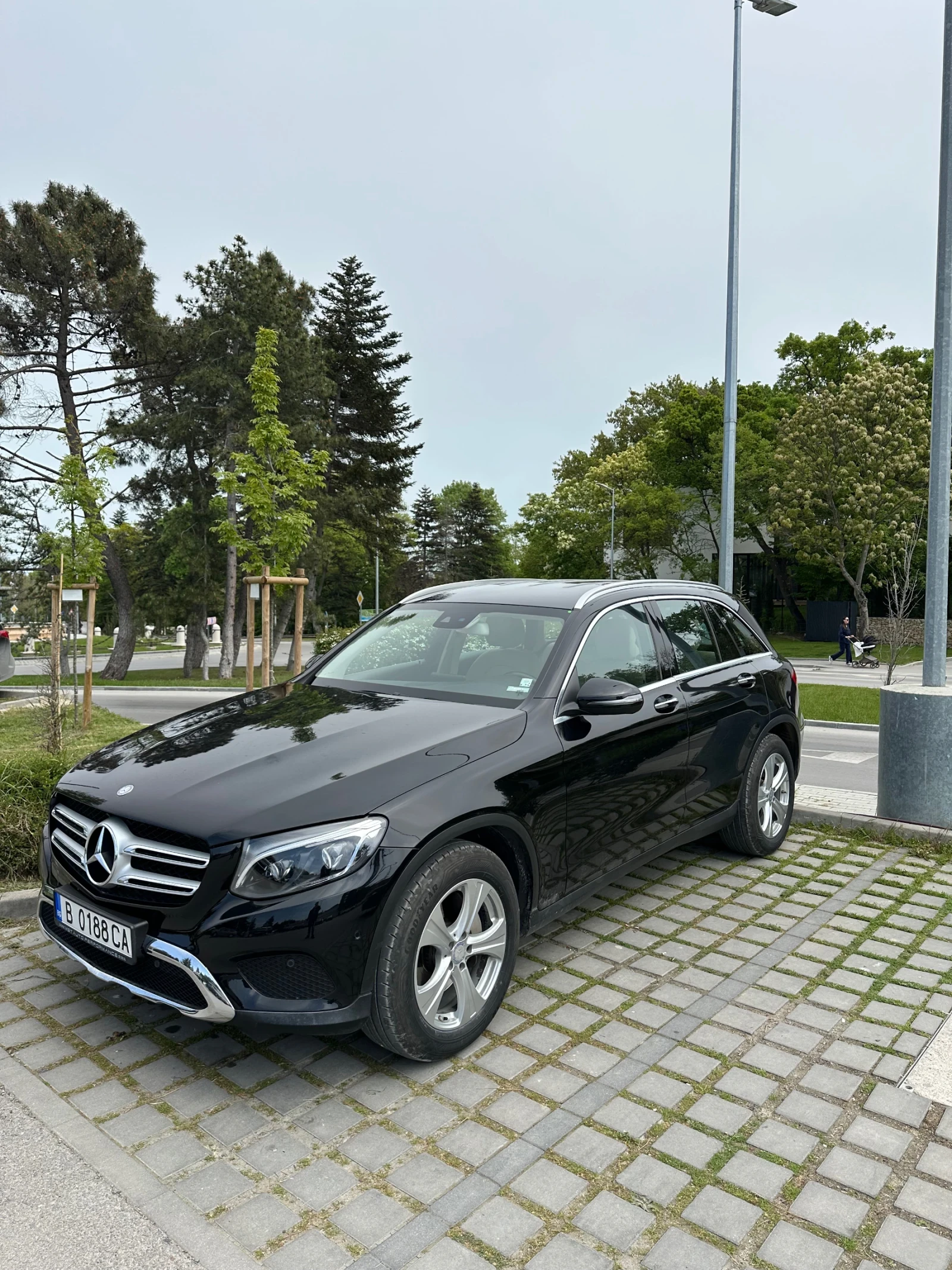 Mercedes-Benz GLC 220, снимка 2 - Автомобили и джипове - 54470162