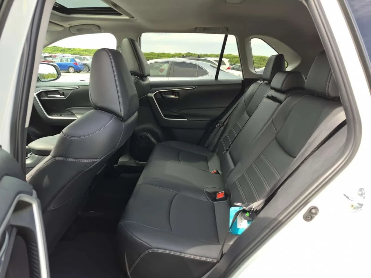 Toyota Rav4 * XLE * CARFAX * 2 КЛЮЧА * KEYLESS * ПОДГРЕВ, снимка 3 - Автомобили и джипове - 54518002