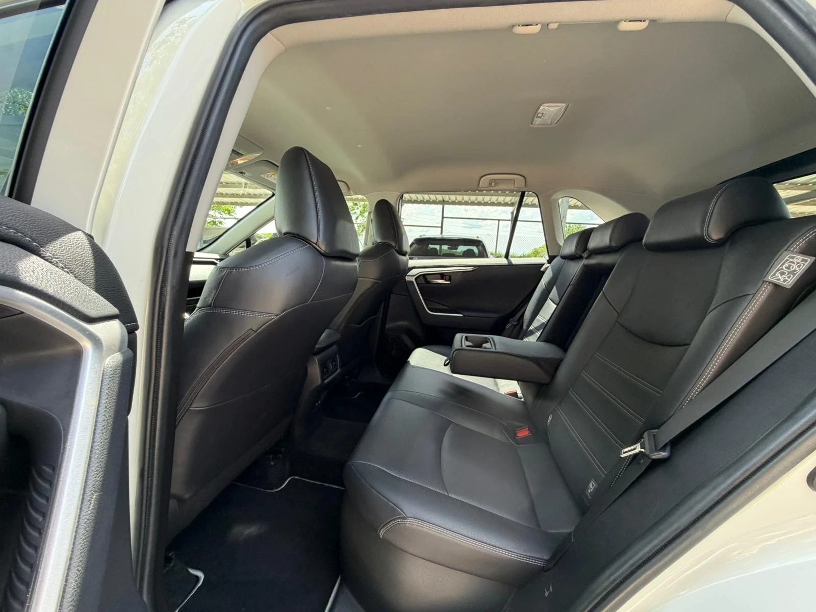 Toyota Rav4 Luxury/360Camera/Обдухване/Relax+ HHC, снимка 16 - Автомобили и джипове - 54673415