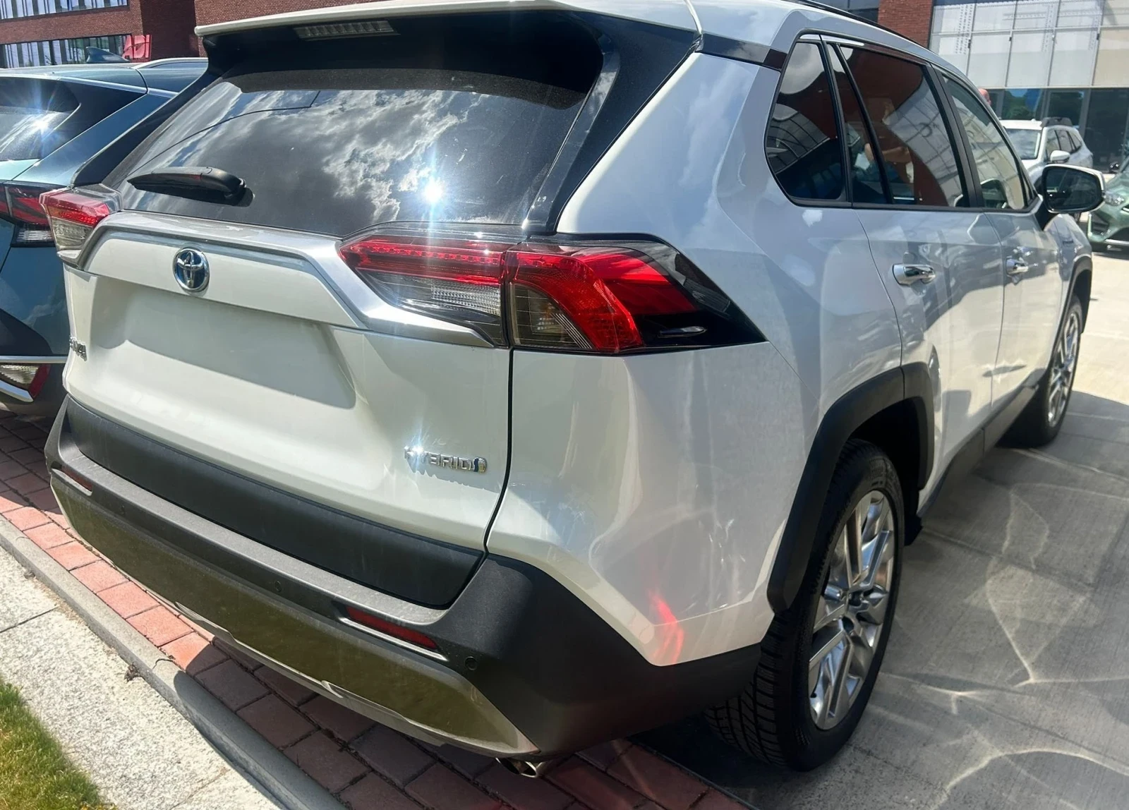 Toyota Rav4 Luxury/360Camera/Обдухване/Relax+ HHC, снимка 4 - Автомобили и джипове - 54673415