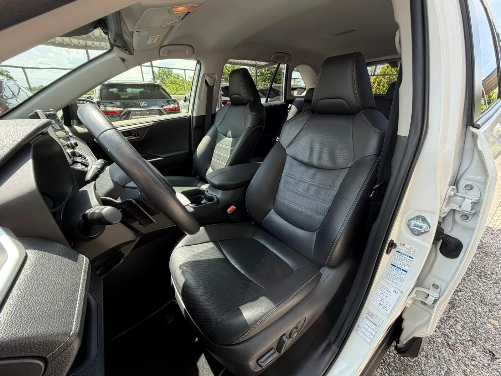 Toyota Rav4 Luxury/360Camera/Обдухване/Relax+ HHC, снимка 15 - Автомобили и джипове - 54673415