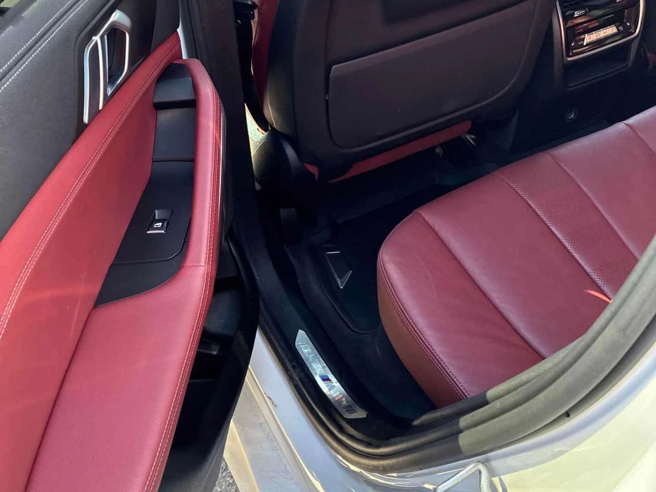 BMW X6 XDRIVE40I * FULL M SPORT* 360 KAМЕРА* ВЪЗДУХ* ПАНО, снимка 11 - Автомобили и джипове - 54714560