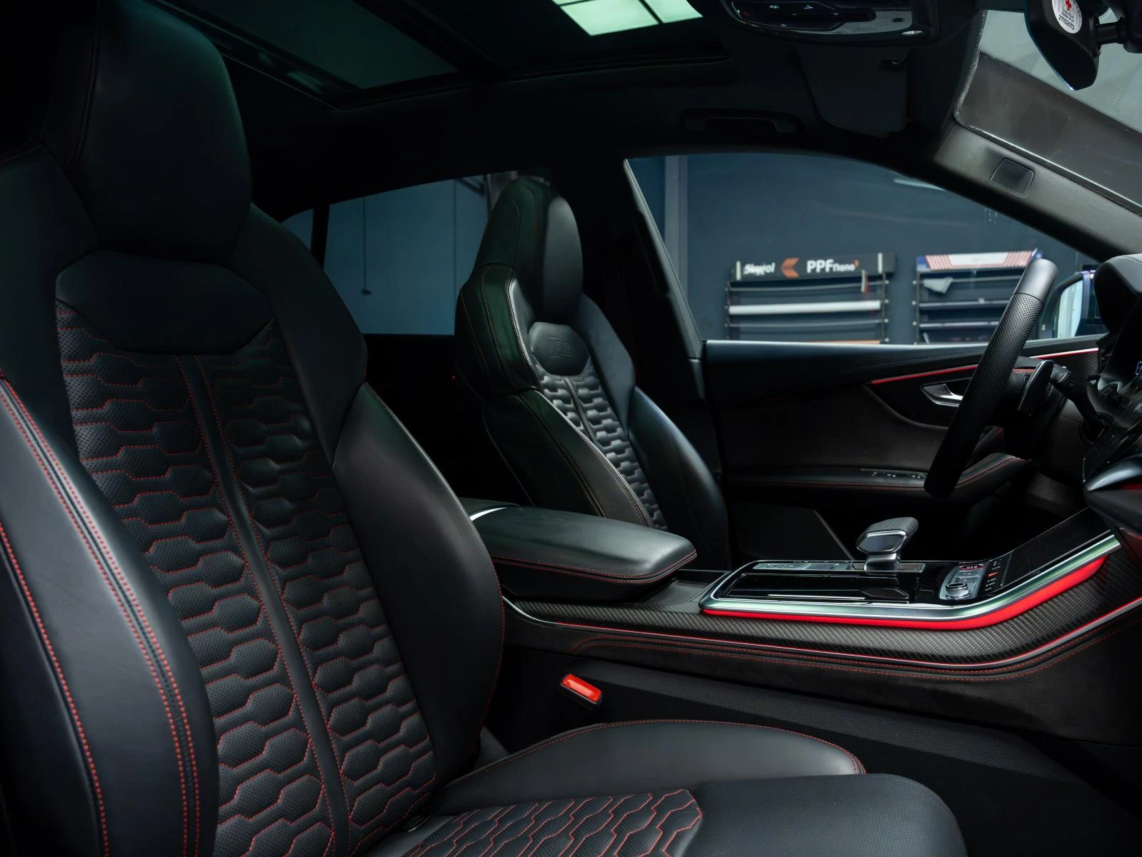 Audi RSQ8 QUATTRO* B&O* MATRIX* 360CAM* PANO* HUD* ОБДУХВ* , снимка 11 - Автомобили и джипове - 55623042