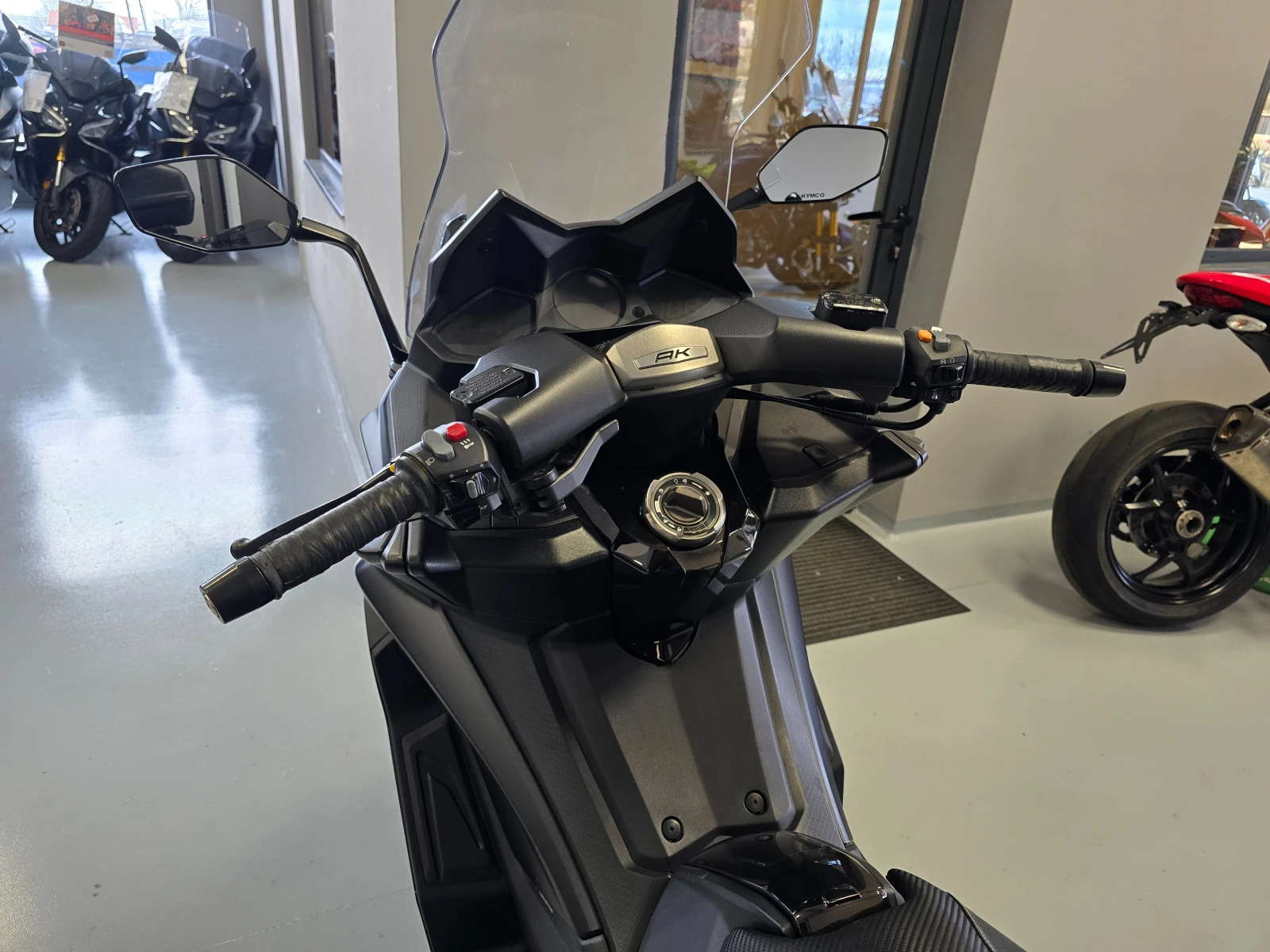 Kymco AK 550 ABS-TCS, Обслужен, Подгрев!, снимка 12 - Мотоциклети и мототехника - 54109300