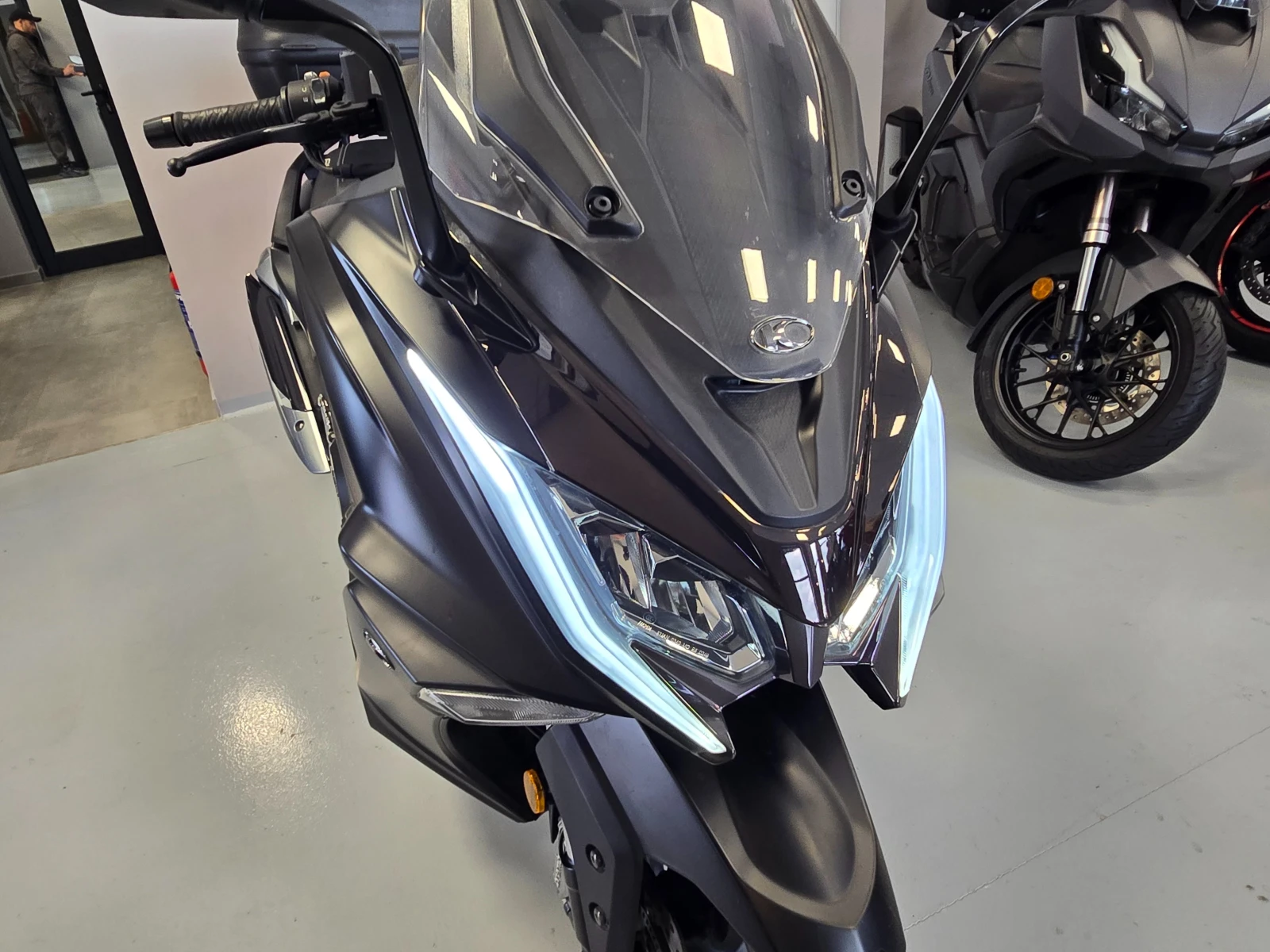 Kymco AK 550 ABS-TCS, Обслужен, Подгрев!, снимка 11 - Мотоциклети и мототехника - 54109300