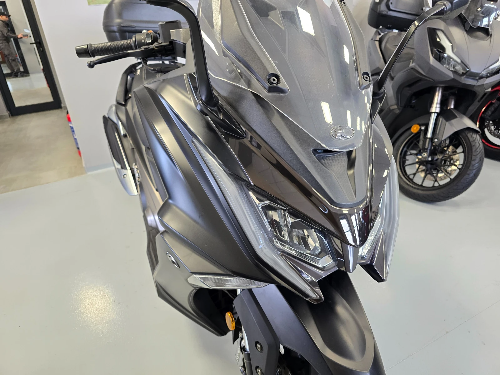 Kymco AK 550 ABS-TCS, Обслужен, Подгрев!, снимка 9 - Мотоциклети и мототехника - 54109300