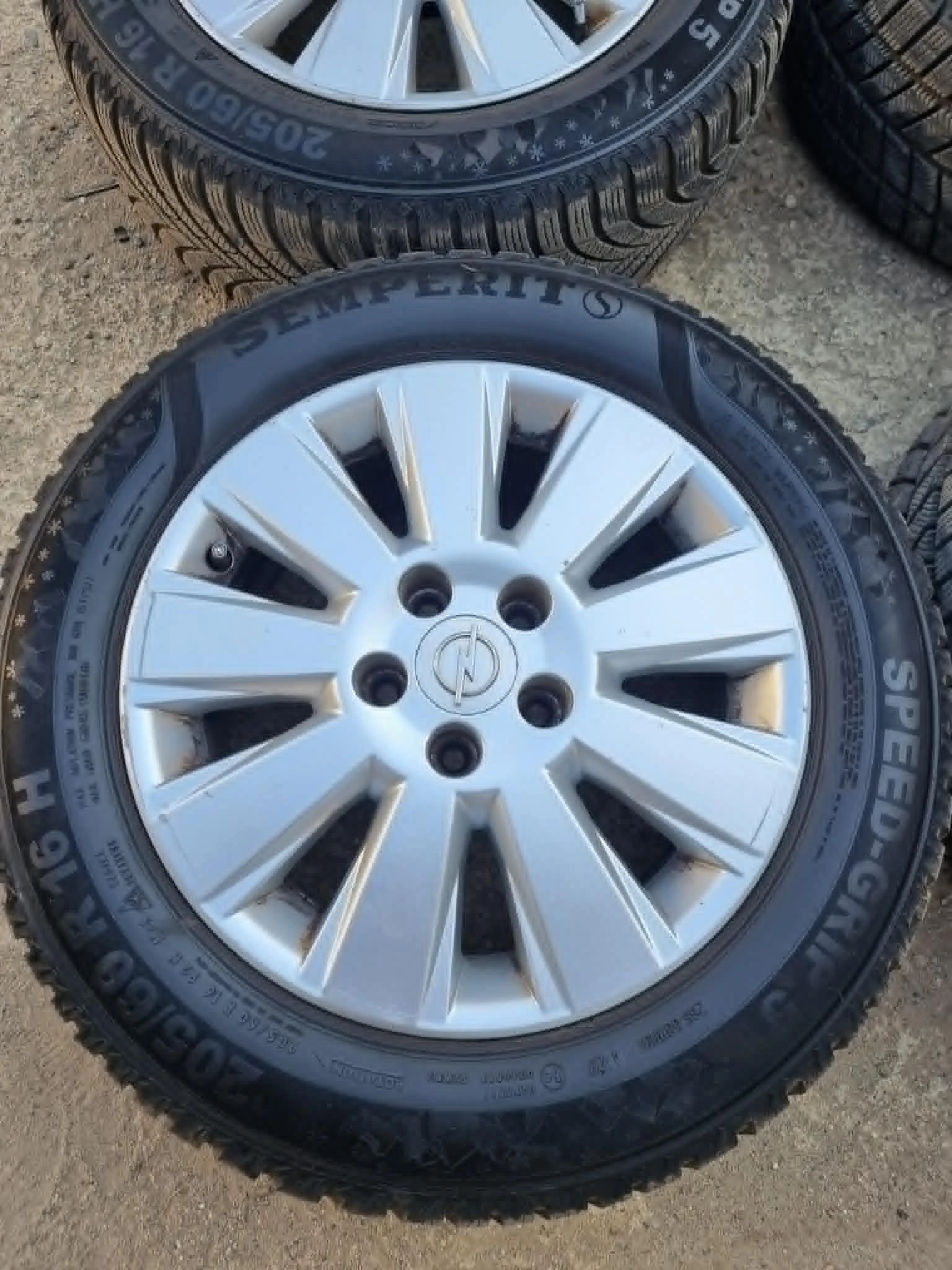 ���� � ������ 205/60R16 �� Opel Vectra | Mobile.bg � ����������� 1